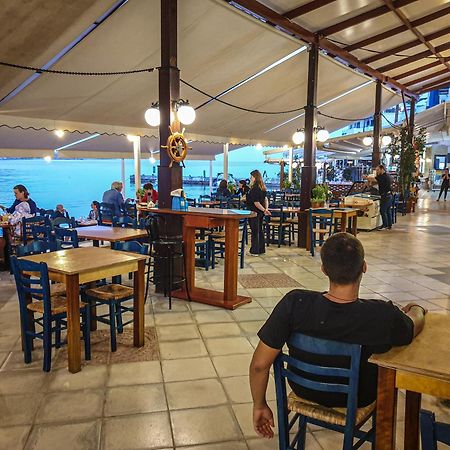The Blue House Hotel Loutro Bagian luar foto