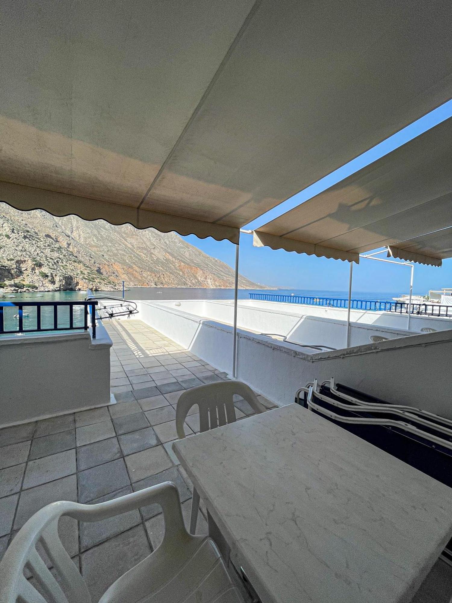 The Blue House Hotel Loutro Bagian luar foto