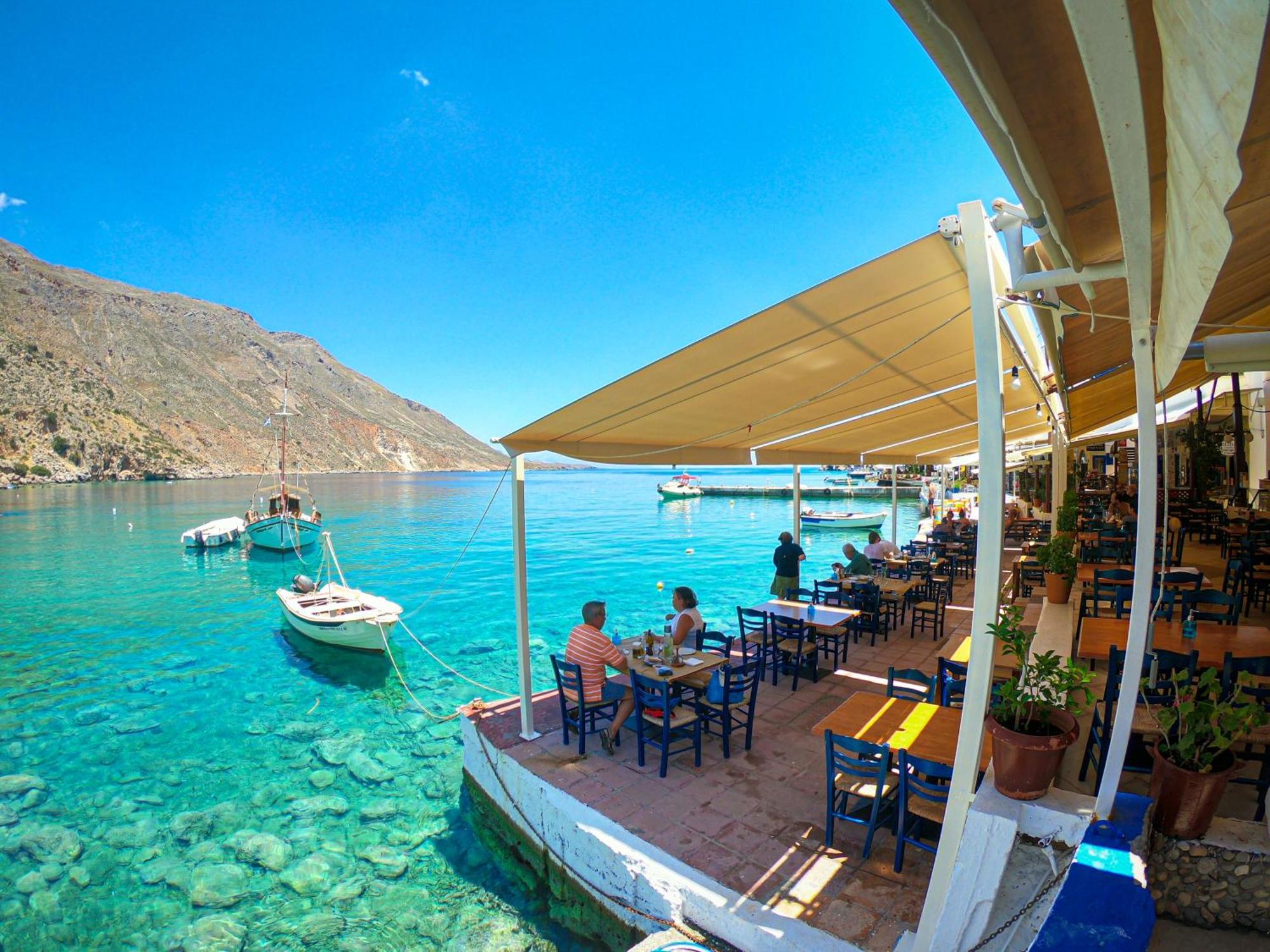 The Blue House Hotel Loutro Bagian luar foto
